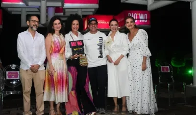 La diseñadora Judy Hazbún, junto a Katia Nule, Alejandro Char en el evento de inauguración. 