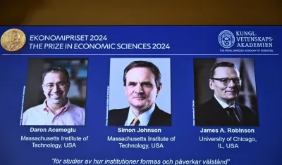 Daron Acemoglu, Simon Johnson y James Robinson.