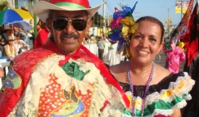 Pachita de Gómez, acompañada por Alfonso Fontalvo, del Torito Ribeño.