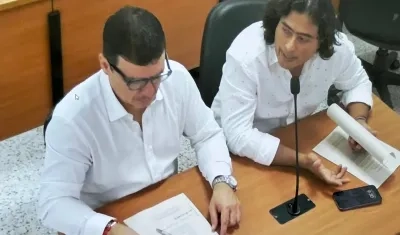 El abogado Diego Henao y Nicolás Petro.