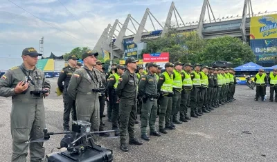 Los policías que brindarán seguridad en el estadio.