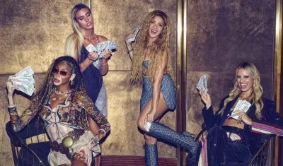 Shakira junto a Winnie Harlow, Lele Pons y Karolina Kurkov.