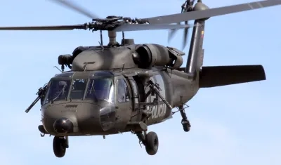 Imagen de referencia de un helicóptero BlackHawk.