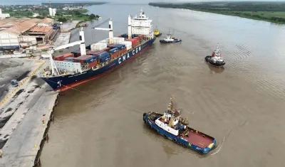Buque colisionó en Puerto de Barranquilla.