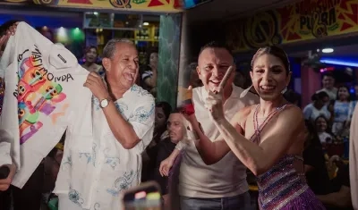 Edwin Madera, fundador de La Troja / Alexsandra Estarita, Reina del Carnaval de la 44. 