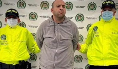 Dayonis Junior Orozco Castillo junto a las autoridades cuando fue capturado el pasado mes de abril.