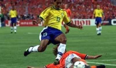 Zé Carlos en la semifinal del Mundial 1998 ante Holanda.
