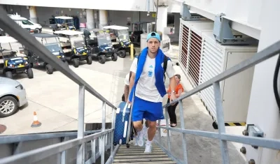 Giovanni Lo Celso, integrante de la selección Argentina, antes de abordar hacia Barranquilla. 