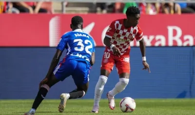 Yáser Asprilla domina la pelota ante la marca de Adama Boiro, del Athletic.