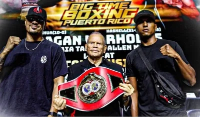 Lenin Castillo (izquierda) y Juan Carlos Carrillo durante la presentación de su pelea. 