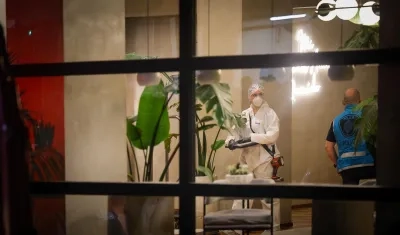 Expertos forenses trabajan en el lugar donde fue encontrado Liam Payne.