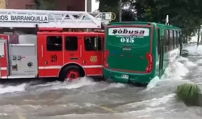 Emergencia en el arroyo de la 85.
