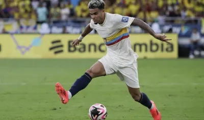 Luis Díaz fue un peligro constante para la defensa chilena.