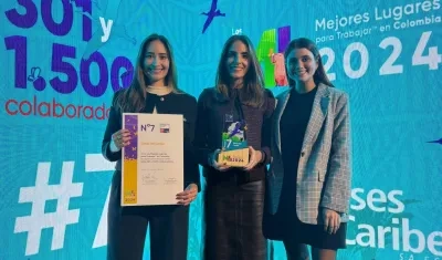 Gases del Caribe recibiendo el reconocimiento.