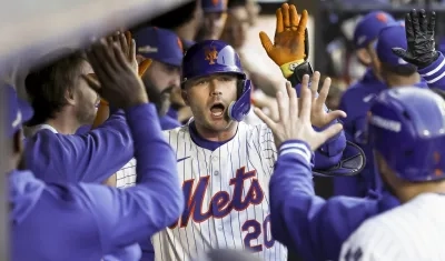 Pete Alonso abrió la pizarra para los Mets con un jonrón de tres carreras.