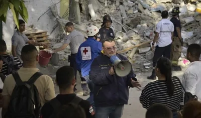 Fernando, Fiorillo, director de la Unidad de Gestión del Riesgo del Distrito, coordinando la atención de la emergencia. 