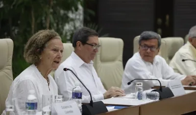 Vera Grabe, Bruno Rodríguez y 'Pablo Beltrán'.