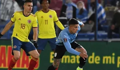 Santos Borré en acción de juego en la última visita de Colombia a Uruguay.