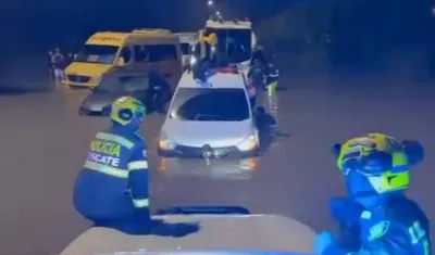 Imagen de la emergencia en la autopista.