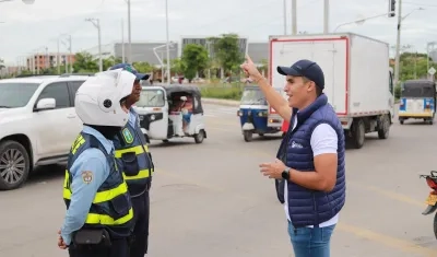  Funcionario de la Alcaldía y agentes de Tránsito de Soledad. 