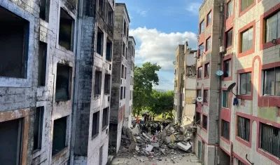 La torre desplomada en el conjunto Privilegios.