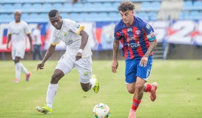 Cristian Sención en una jugada del partido