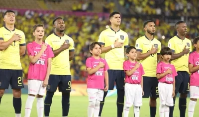 Jugadores de la selección ecuatoriana en el partido contra Bolivia.