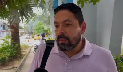 Enrique Carrillo, padre de los niños e hijo de la señora Nelly Insignares.