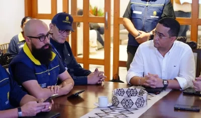 El director de la UNGRD, Carlos Carrillo, y el gobernador de La Guajira, Jairo Aguilar.