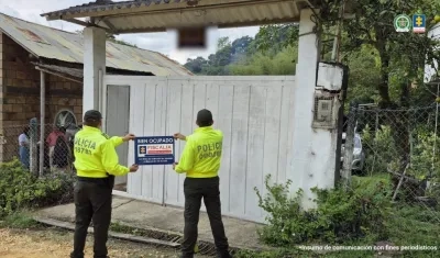 Habrían sido comprados con dineros producto de actividades ilícitas.