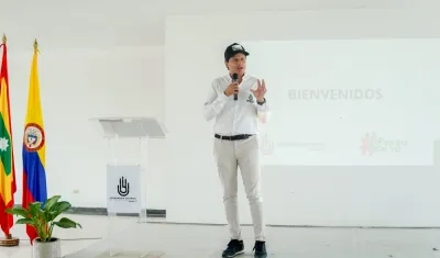El personero Miguel Alzate organiza la conferencia.
