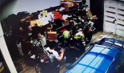 Momento en que los policías participaban en uno de los asaltos. 