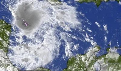 Las nubes negras es donde se encuentra actualmente el centro del este fenómeno en el Mar Caribe. 