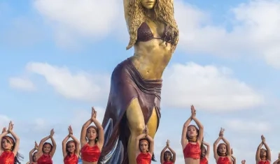 La icónica frase del éxito ‘Hips Don’t Lie’ de Shakira ‘En Barranquilla se Baila Así’ será la inspiración en la Guacherna del 2025. 