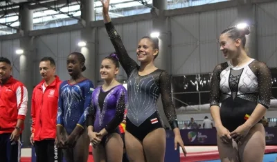 La gimnasta atlanticense Angueline Miranda tras ganar la medalla de oro.