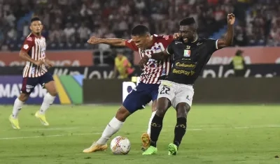 Acción del partido entre Junior y Once Caldas jugado el 20 de abril en el Metropolitano.