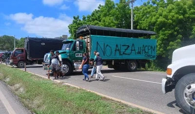 El paro de camioneros se tomó varias vías en el país. 