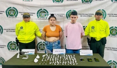 Les hallaron un revólver calibre 38, 193 gramos de cocaína y tres celulares.