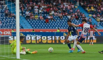 Una ocasión clara de gol para Junior que Bryan Castrillón no pudo resolver en el primer tiempo. 