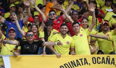 Aficionados en el Metro. 
