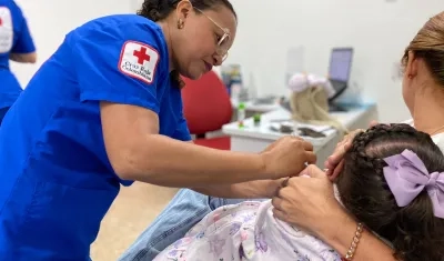 Recomiendan la aplicación de una vacuna para prevenir el dengue. 