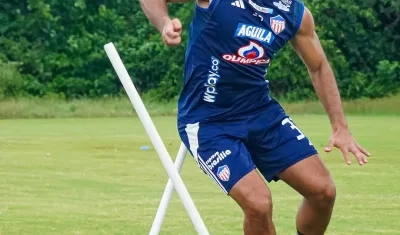 El defensa central argentino Nicolás Zalazar reaparecerá tras cumplir una fecha de suspensión. 