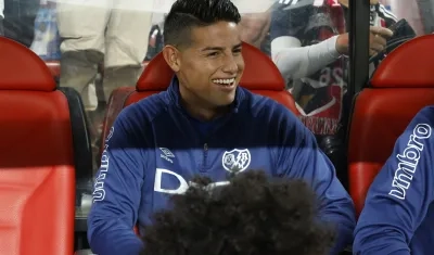 James Rodríguez volvió a quedarse en el banco de suplentes del Rayo Vallecano.