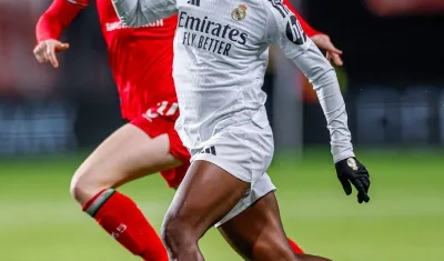 Linda Caicedo durante el partido contra al Twente.