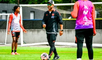 Ángelo Marsiglia, técnico de la Selección Colombia femenina. 