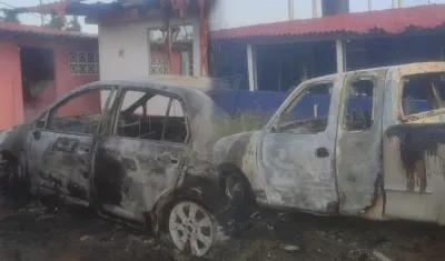 Vehículos incinerados. 