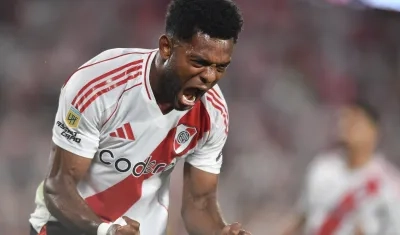 El festejo de Miguel Ángel Borja tras marcar el tercer gol de River ante Banfield.