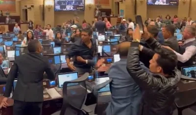 Momentos del enfrentamiento entre ambos congresistas.