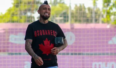 Arturo Vidal a su llegada a la concentración de la selección chilena.