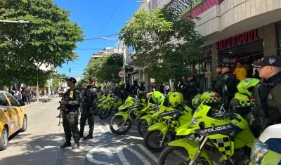 Policías realizan controles preventivos en la capital del Magdalena.